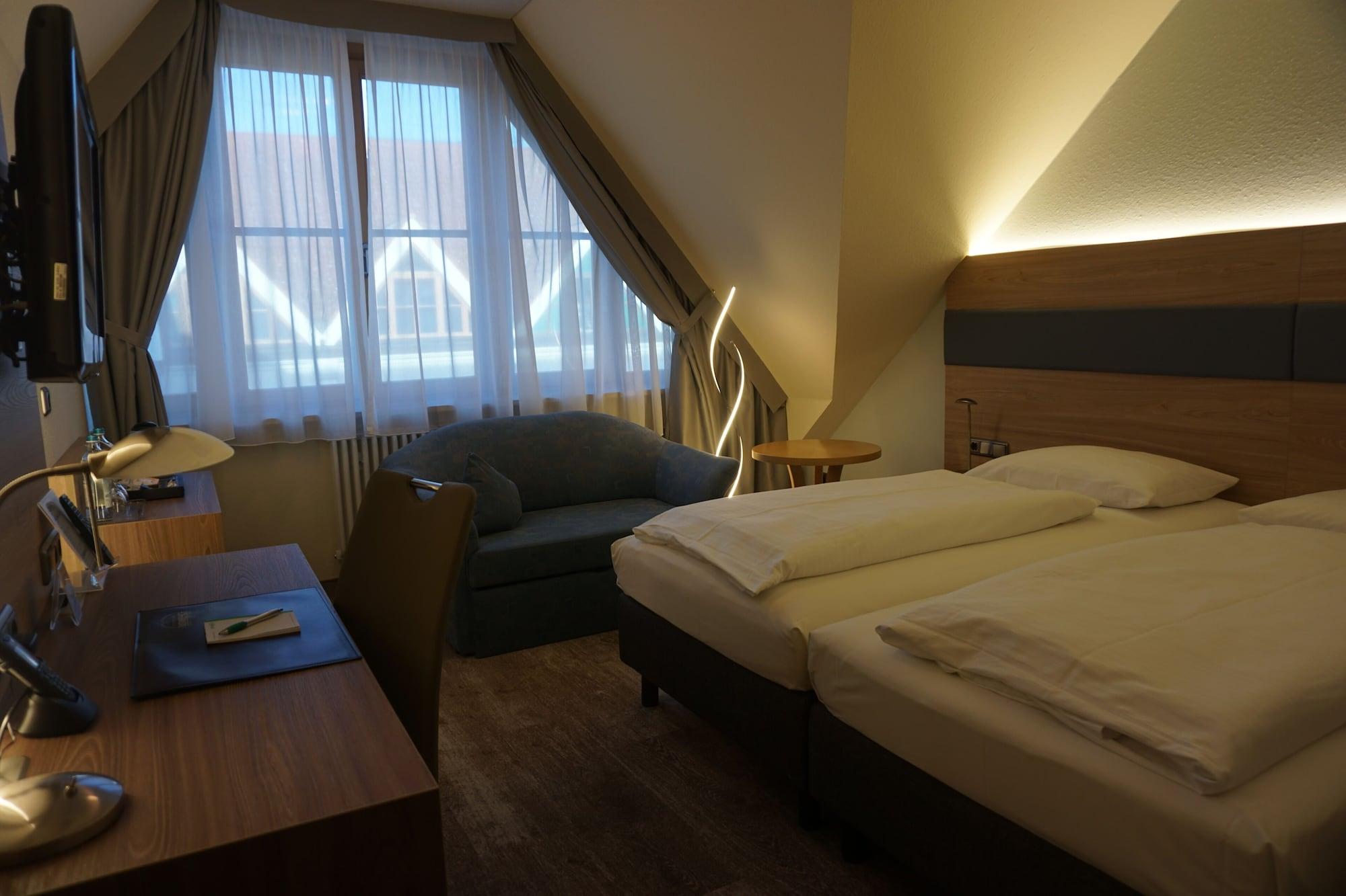 Hotel Kastanienhof Эрдинг Экстерьер фото
