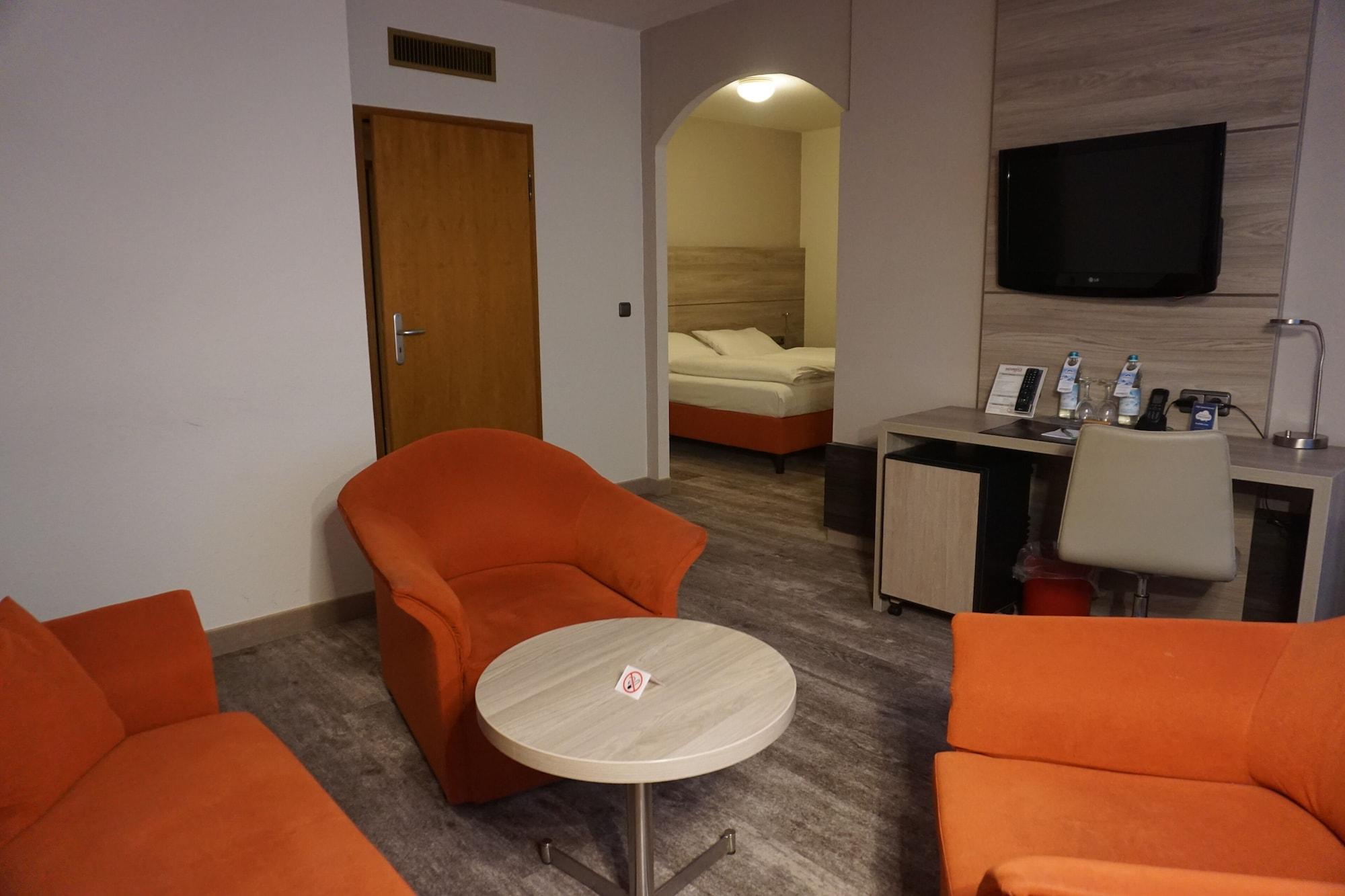 Hotel Kastanienhof Эрдинг Экстерьер фото
