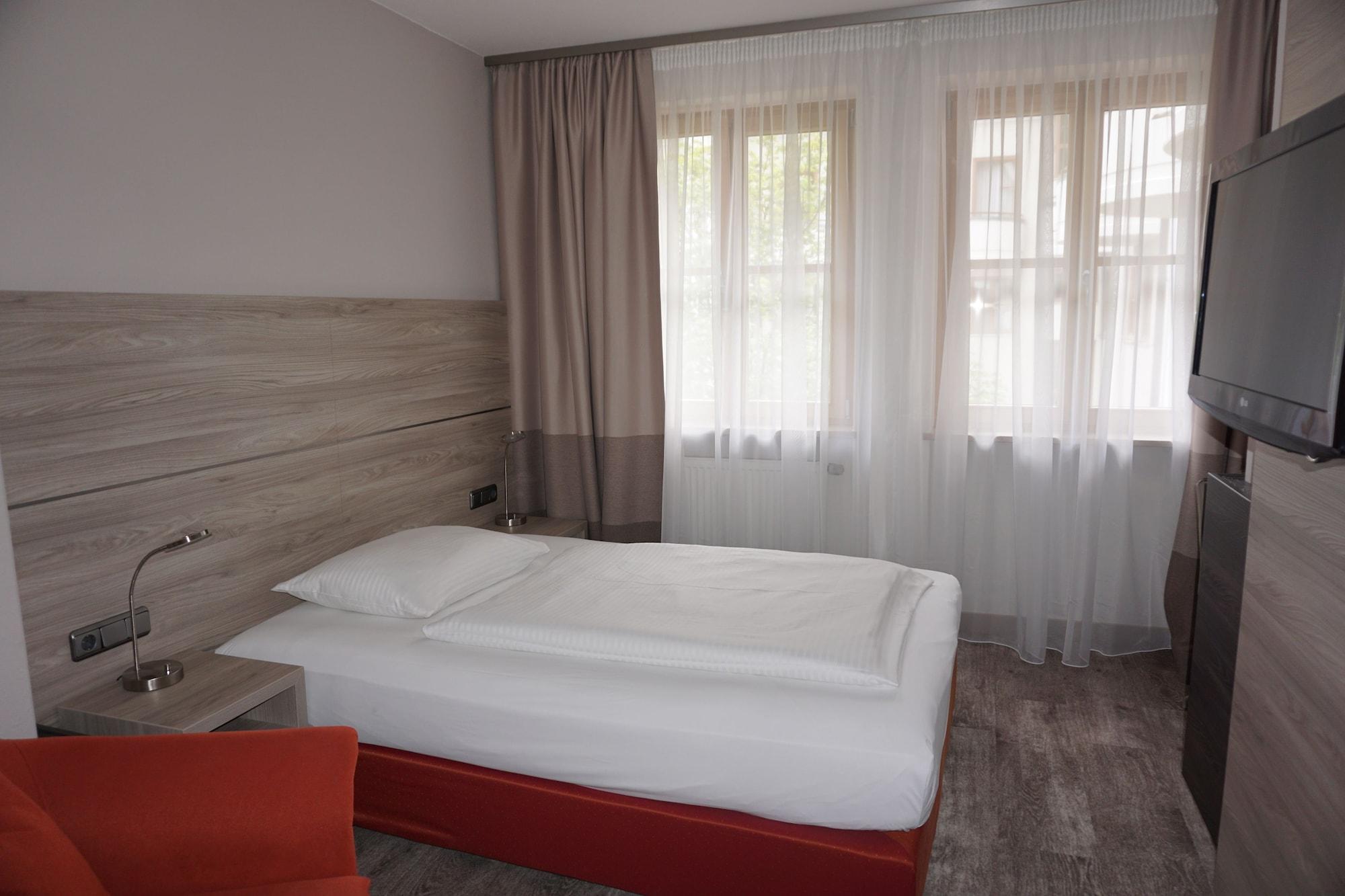 Hotel Kastanienhof Эрдинг Экстерьер фото