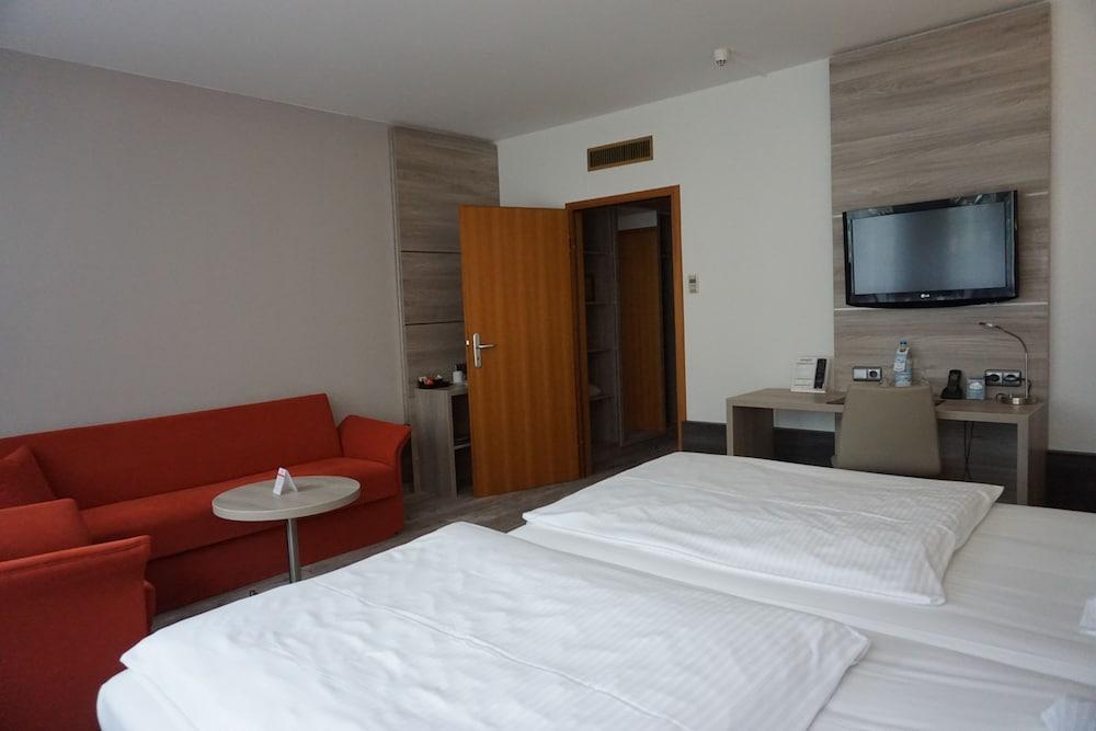 Hotel Kastanienhof Эрдинг Экстерьер фото