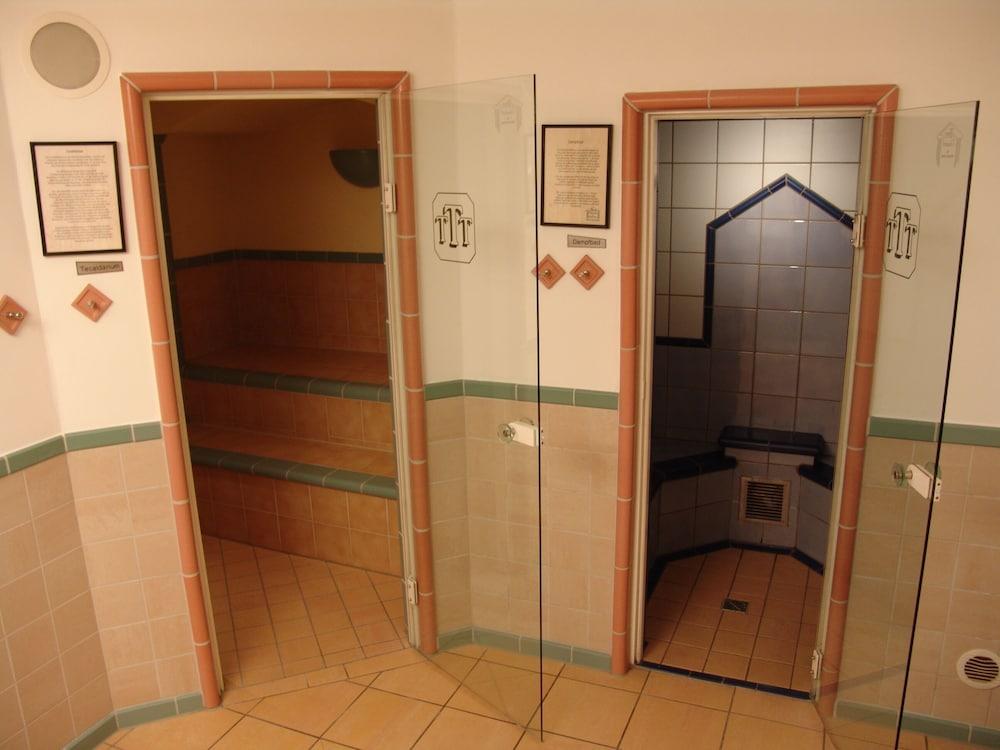 Hotel Kastanienhof Эрдинг Экстерьер фото