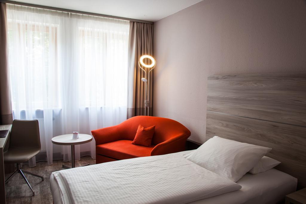 Hotel Kastanienhof Эрдинг Номер фото
