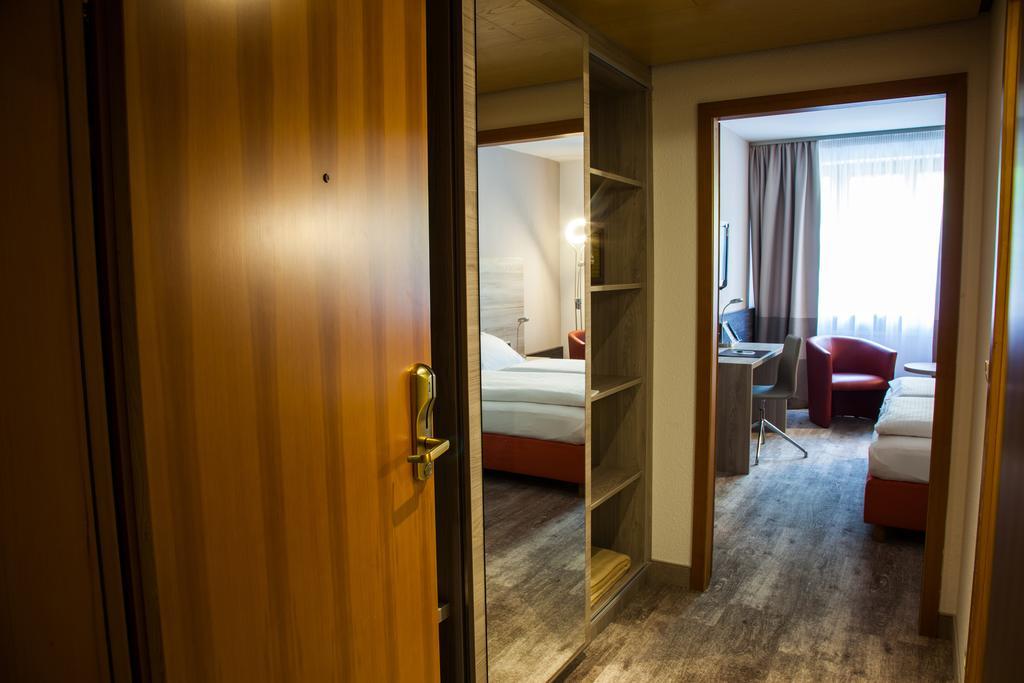 Hotel Kastanienhof Эрдинг Экстерьер фото