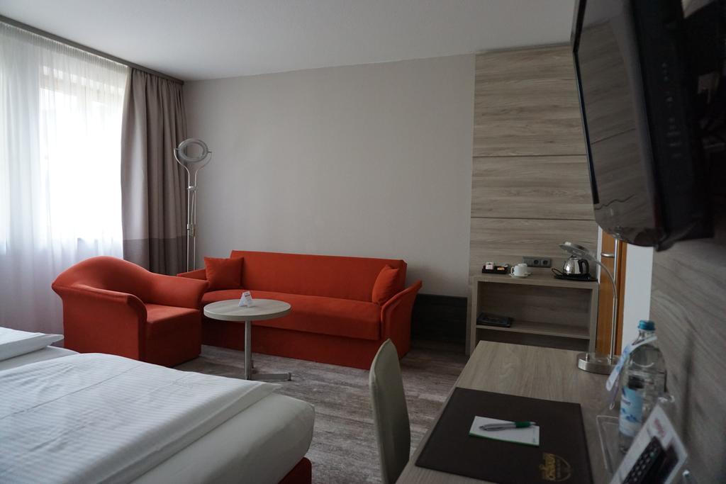 Hotel Kastanienhof Эрдинг Экстерьер фото