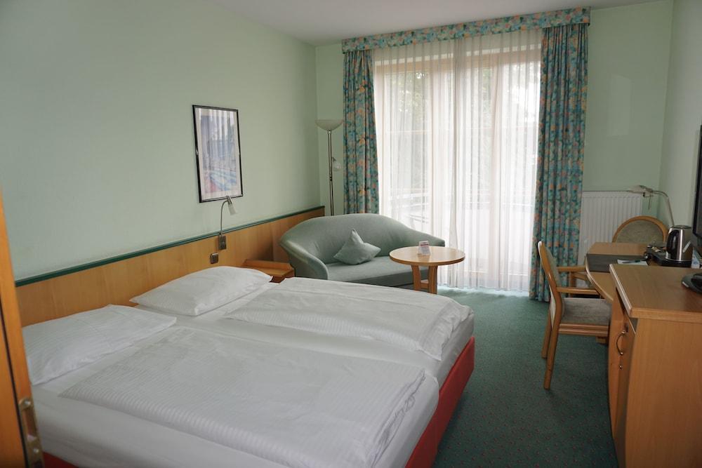 Hotel Kastanienhof Эрдинг Экстерьер фото