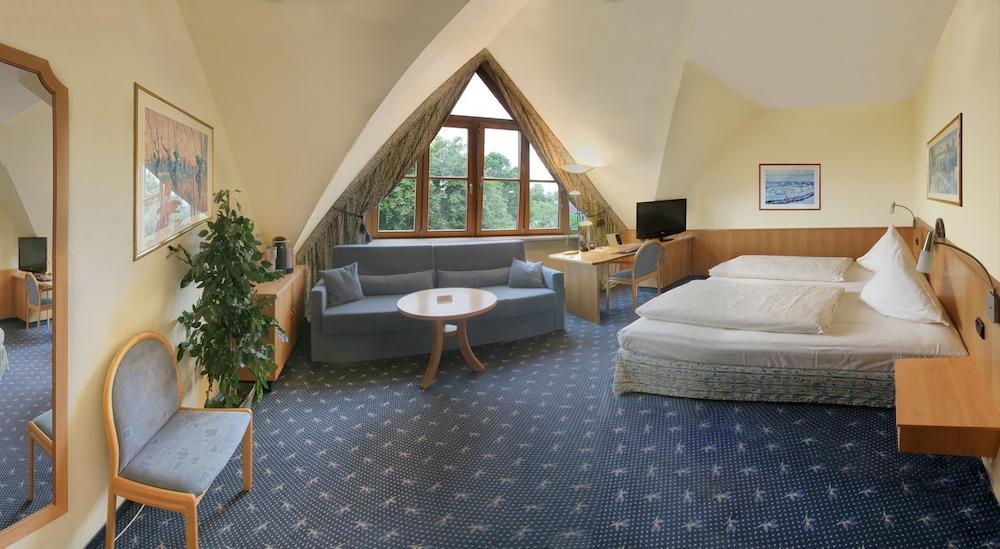 Hotel Kastanienhof Эрдинг Экстерьер фото